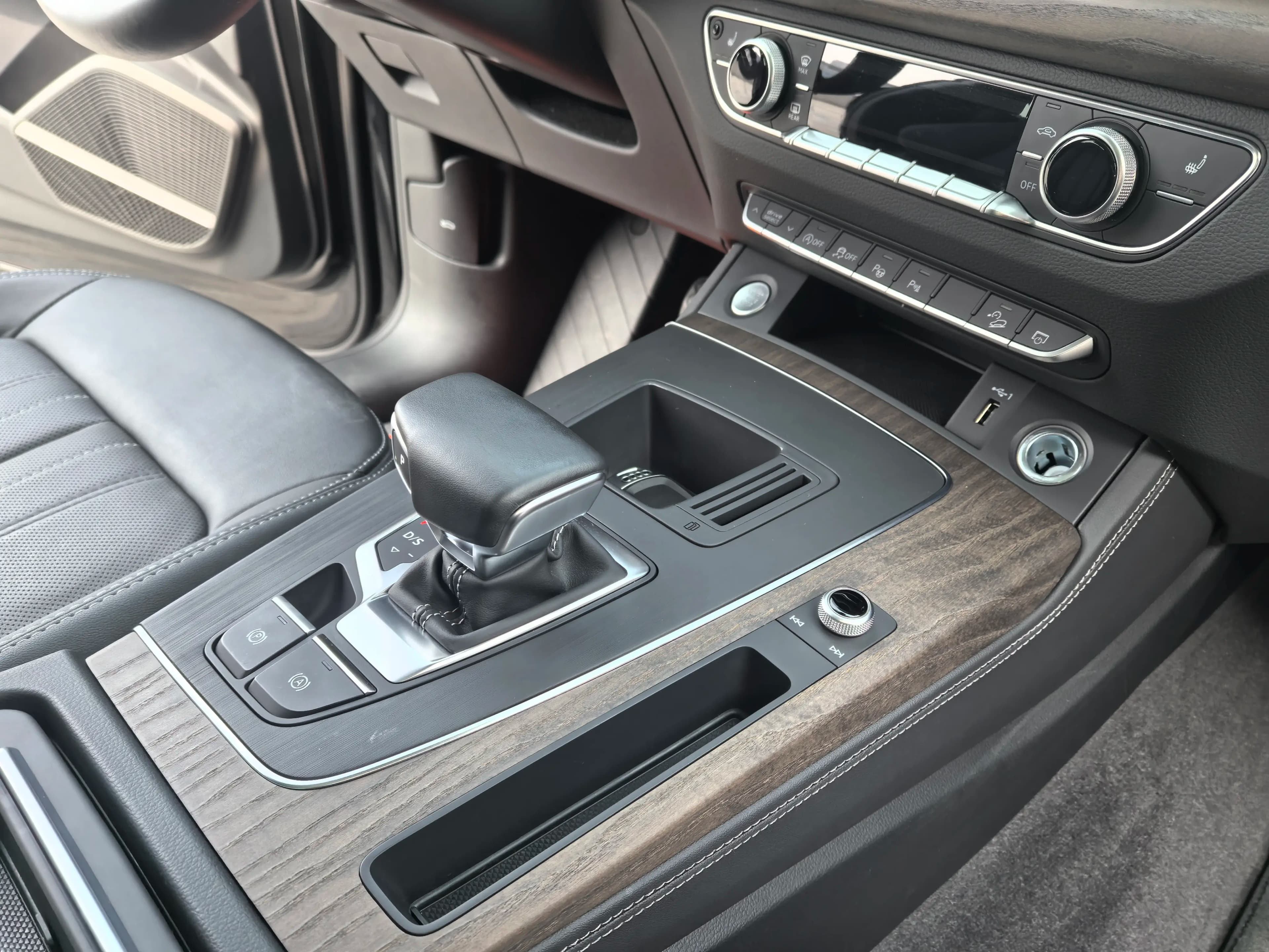 Audi Q5L 2022 г. 49000 км. — фото 9