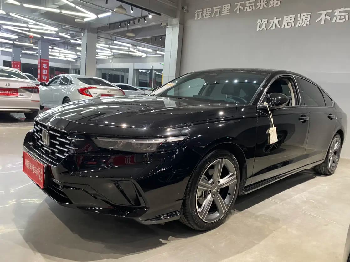 Honda Accord 2025 г. 18032 км.