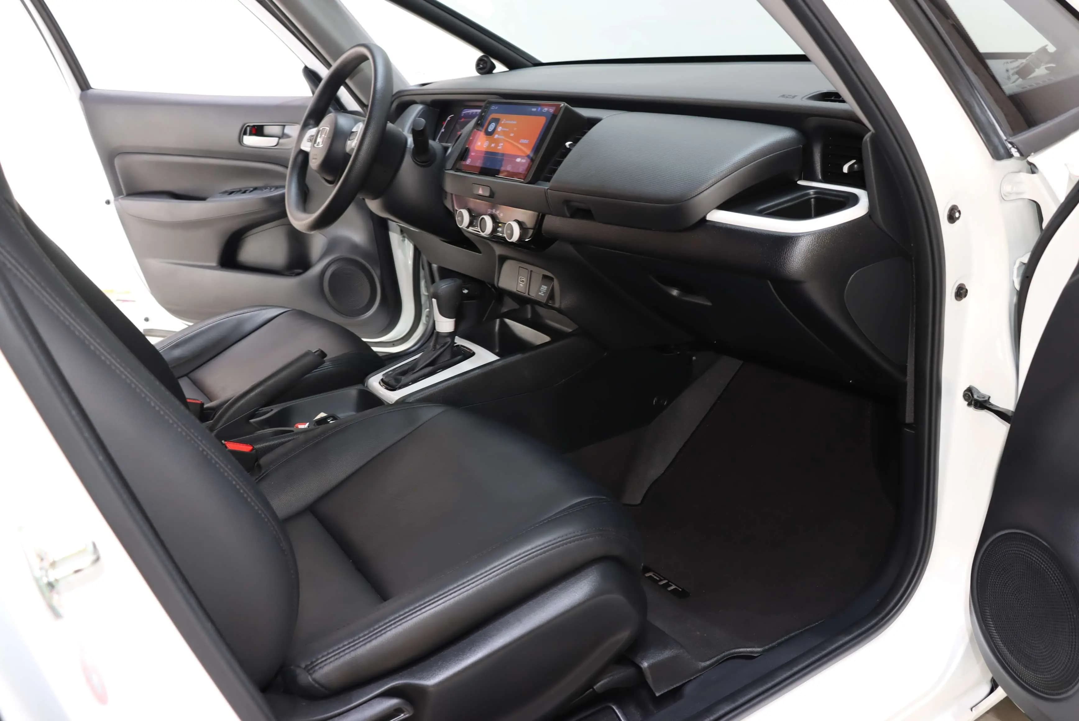 Honda Fit 2023 г. 24995 км. — фото 10