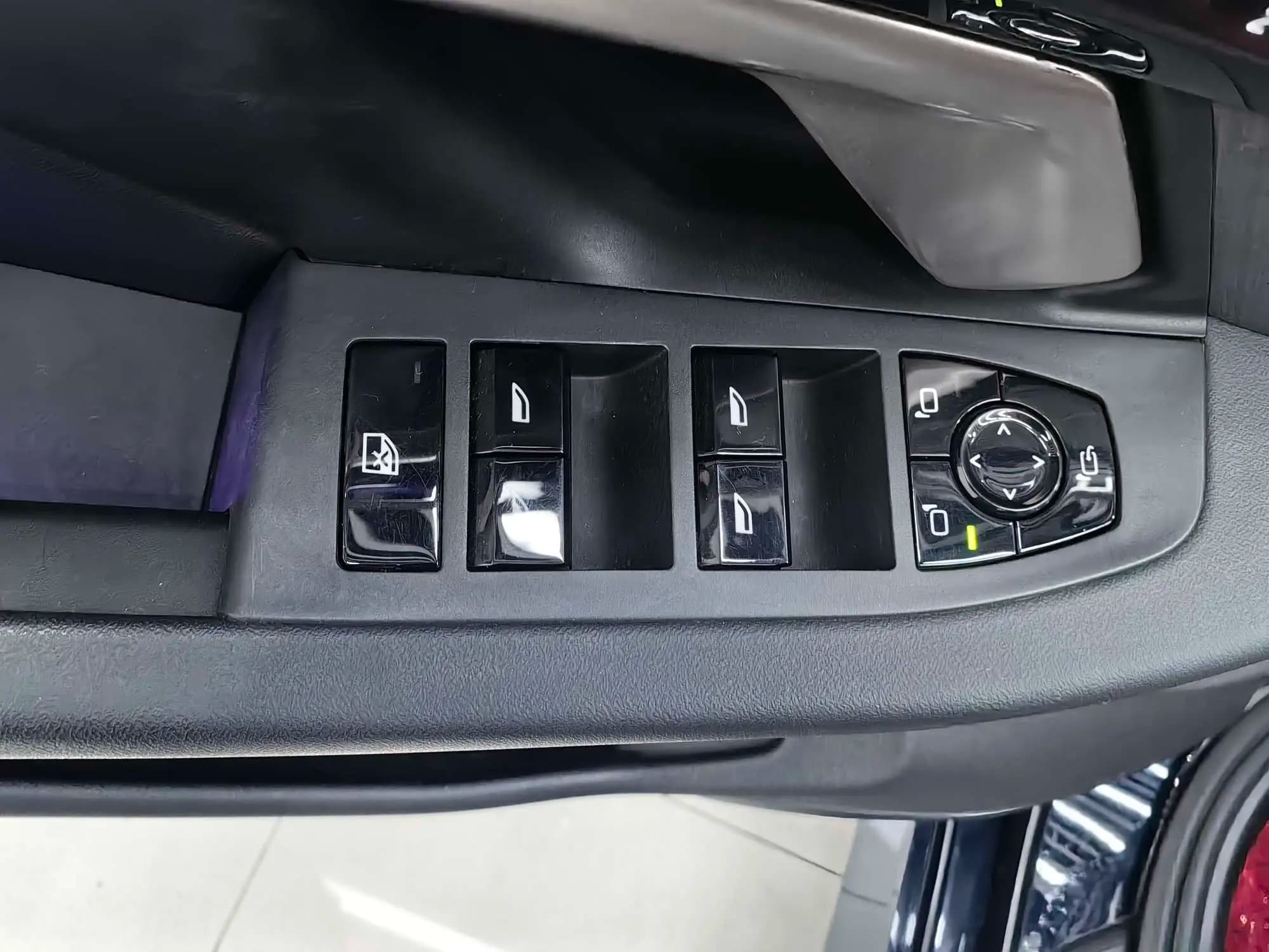 BMW i5 2024 г. 38362 км. — фото 12