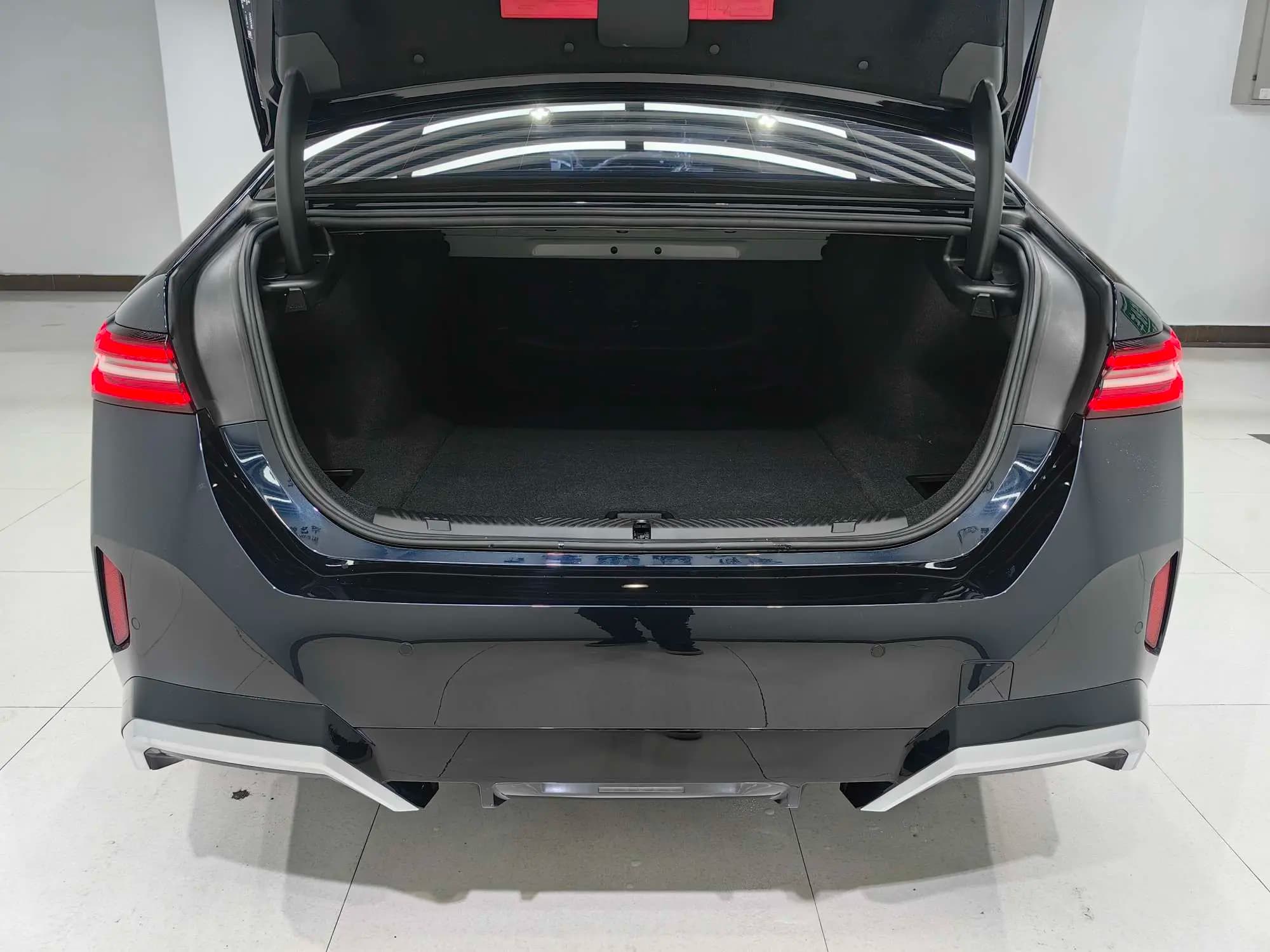 BMW i5 2024 г. 38362 км. — фото 13