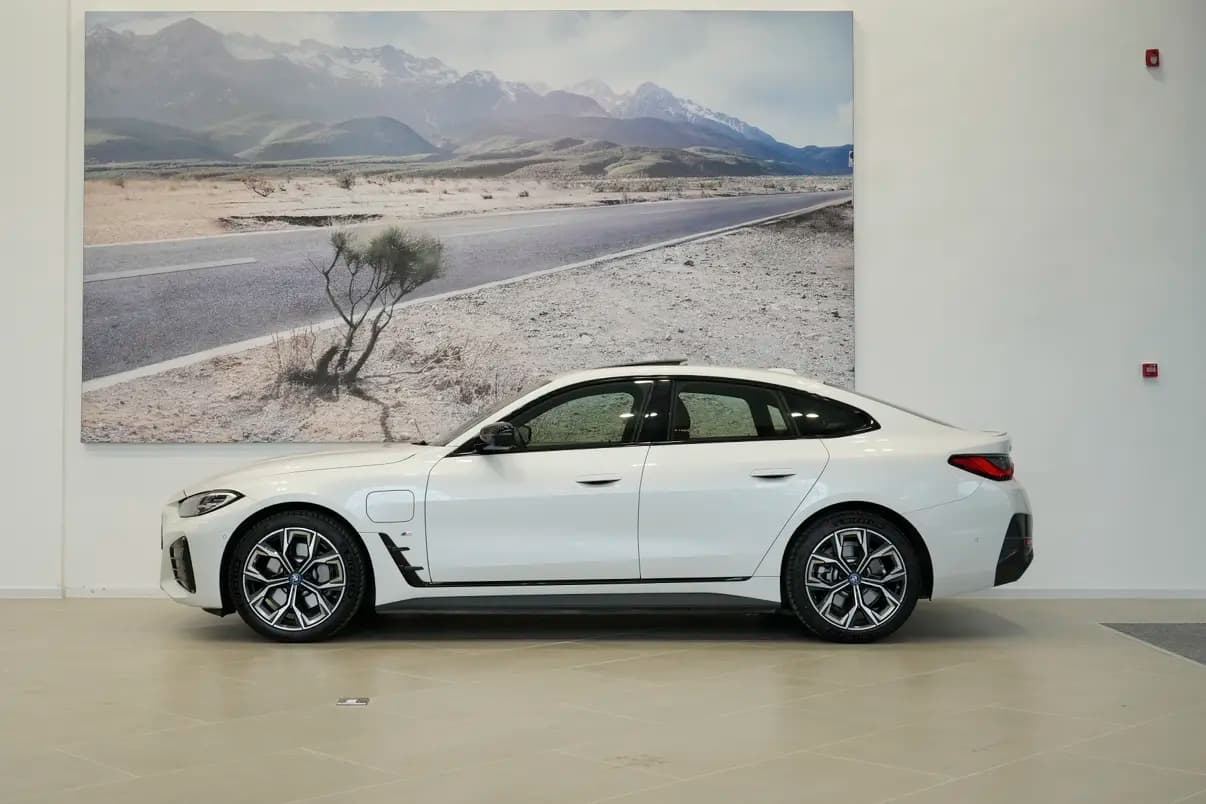 BMW i4 2023 г. 12097 км. — фото 3