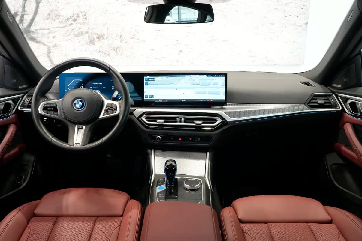 BMW i4 2023 г. 12097 км. — фото 9