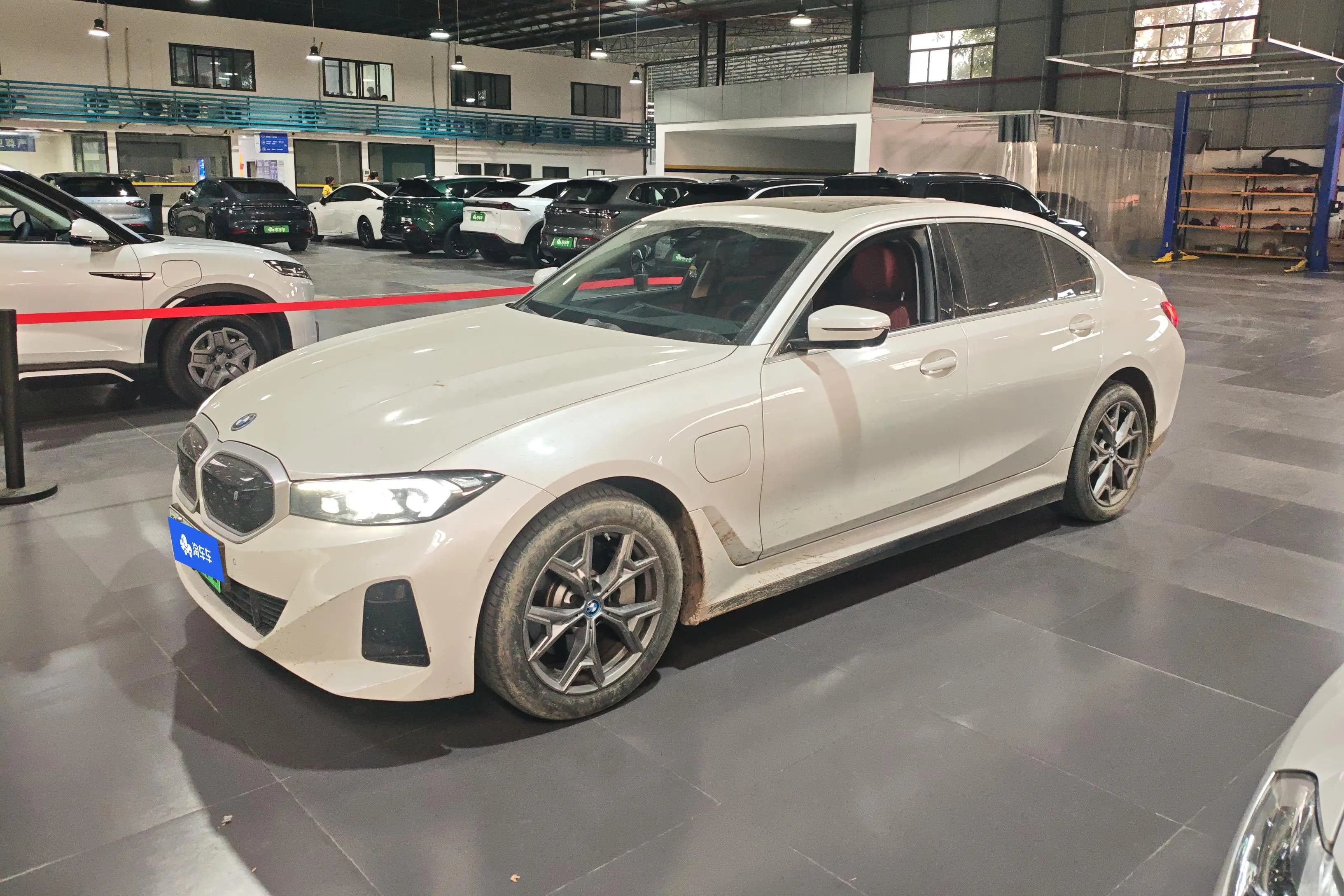 BMW i3 2024 г. 26725 км.