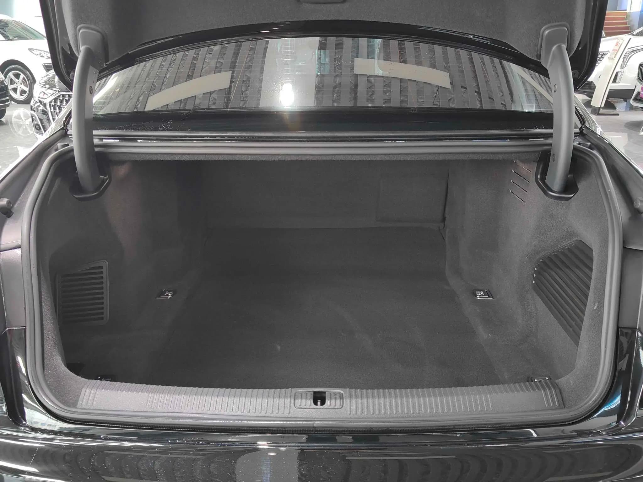 Audi A8 2023 г. 36049 км. — фото 17