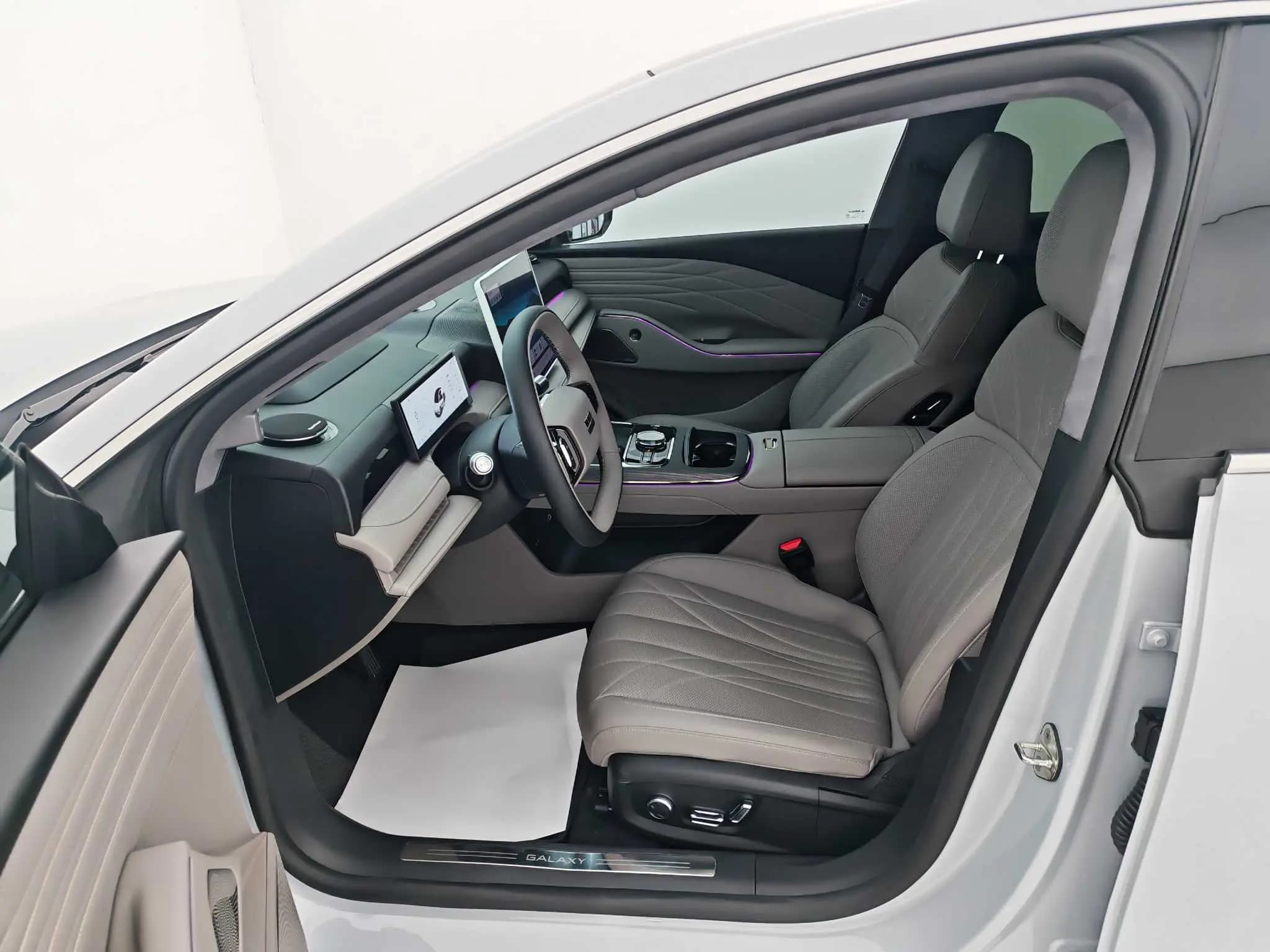 Geely Galaxy Star 8 PHEV 2025 г. 13110 км. — фото 17