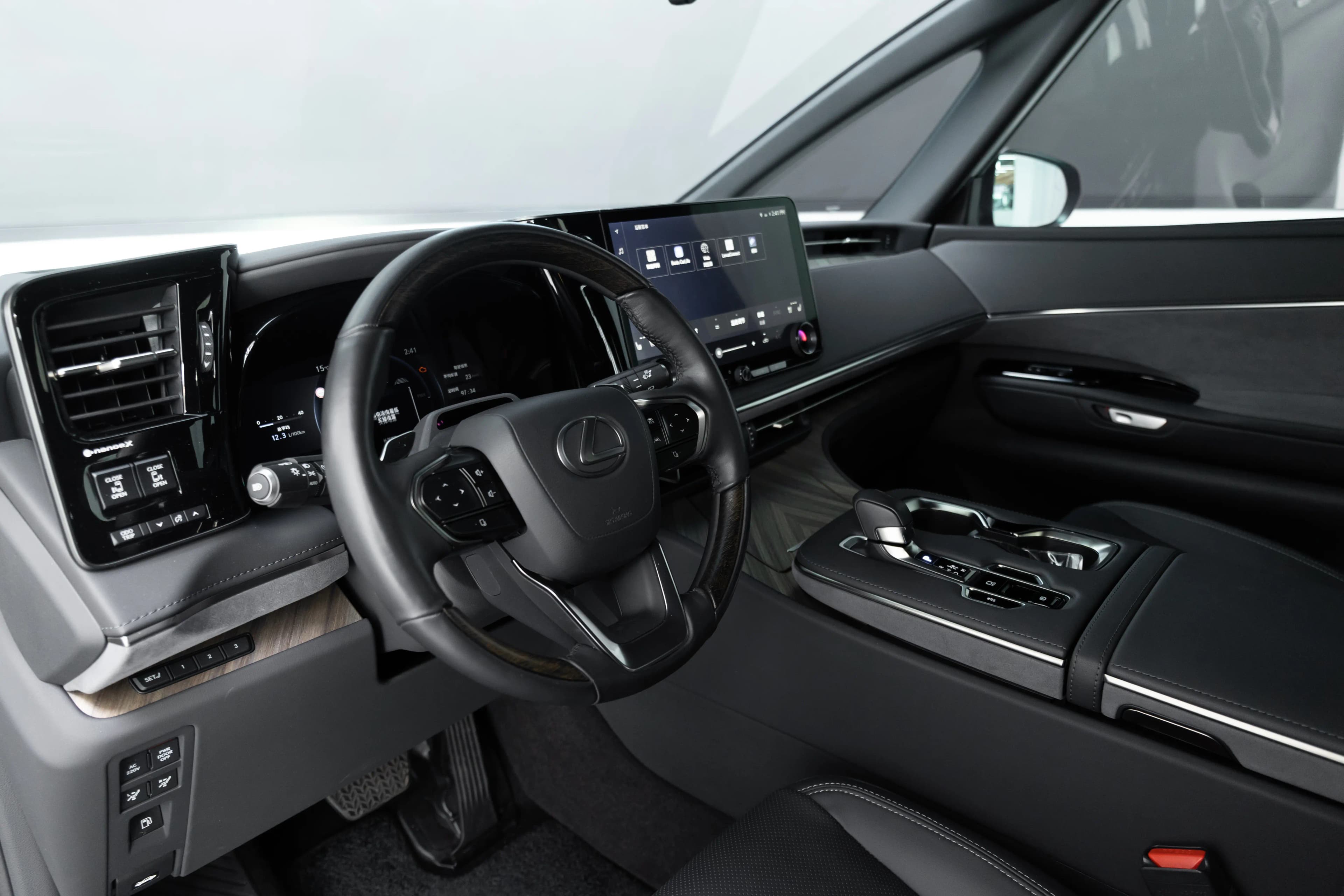 Lexus LM 2024 г. 9380 км. — фото 13
