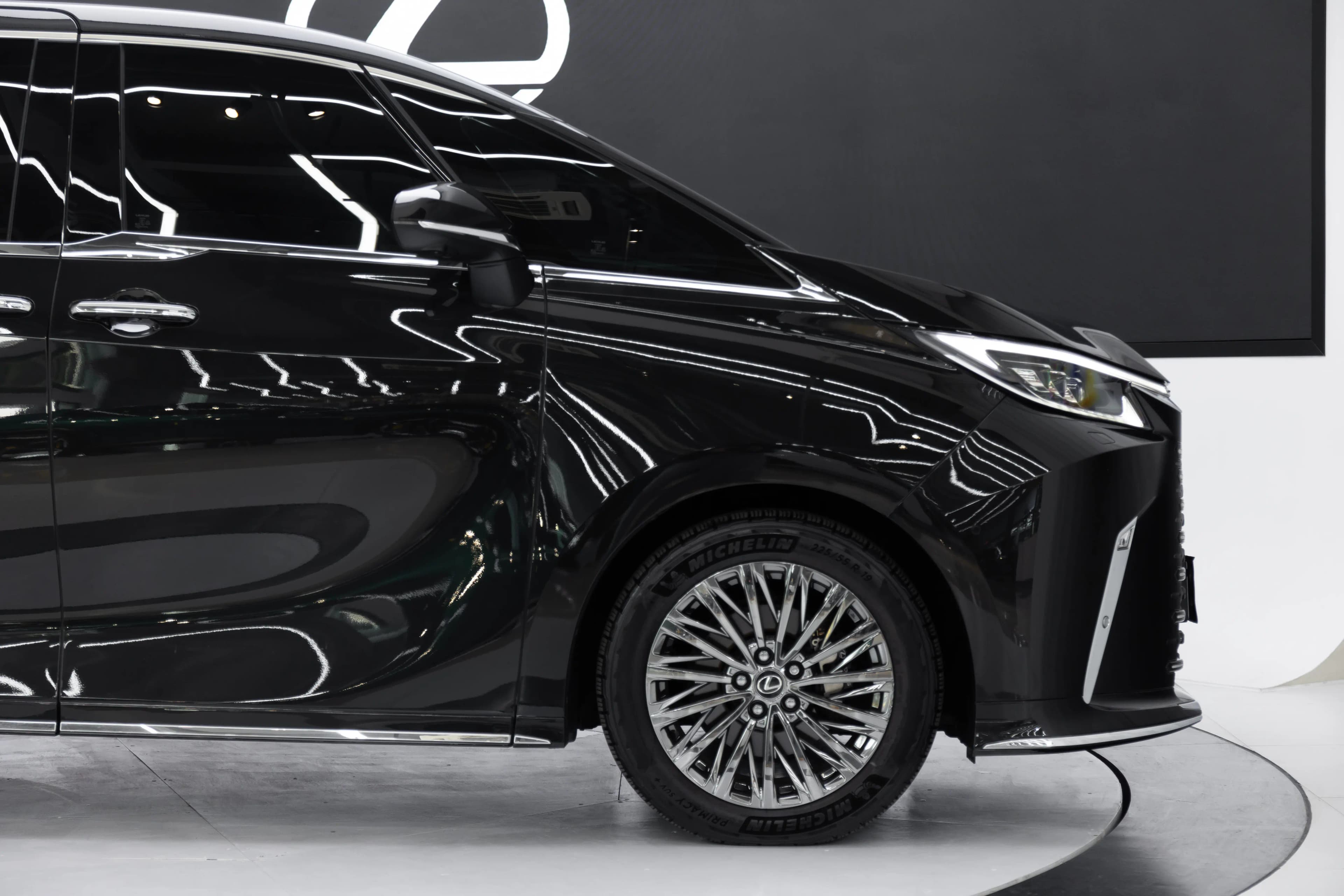 Lexus LM 2024 г. 9380 км. — фото 7