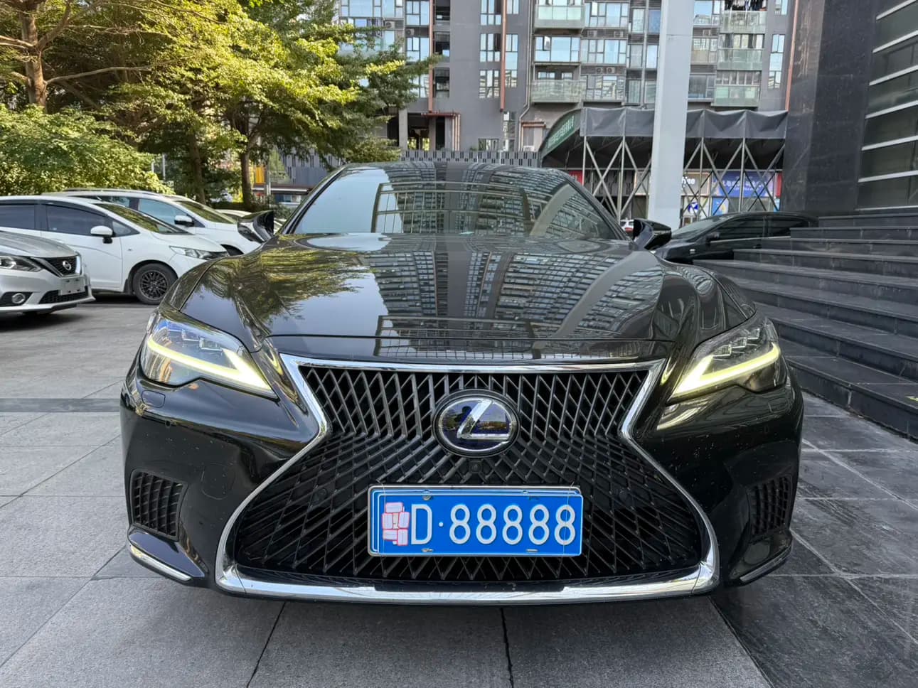 Lexus LS 2022 г. 60055 км. — фото 2