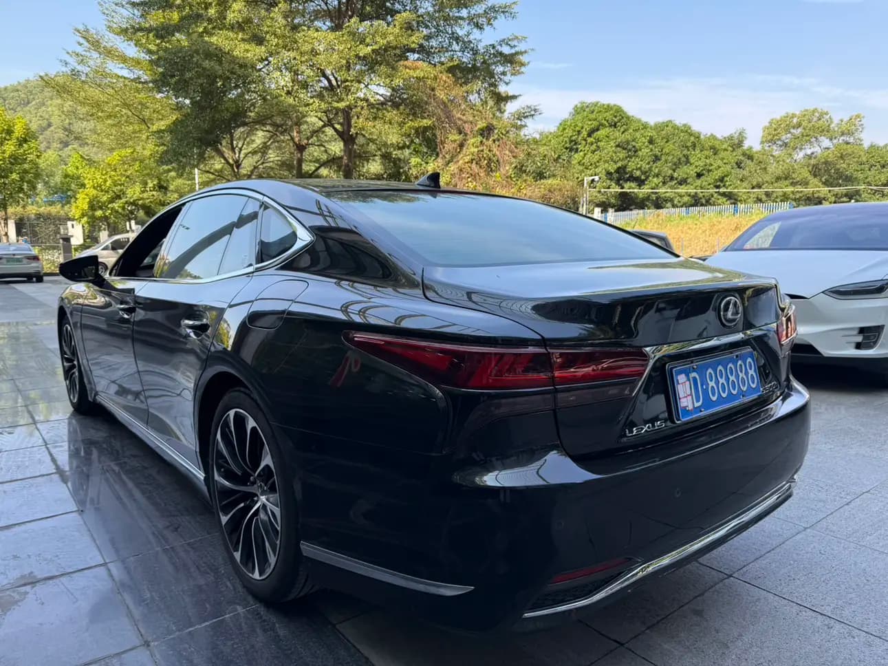 Lexus LS 2022 г. 60055 км. — фото 4