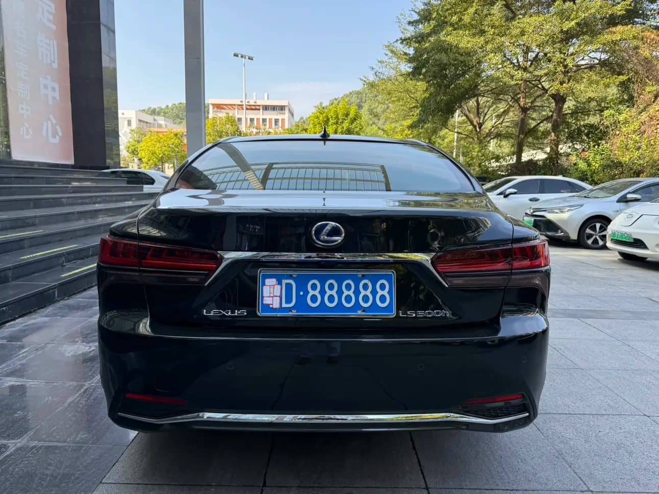 Lexus LS 2022 г. 60055 км. — фото 5
