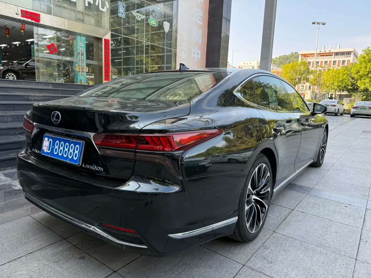 Lexus LS 2022 г. 60055 км. — фото 6