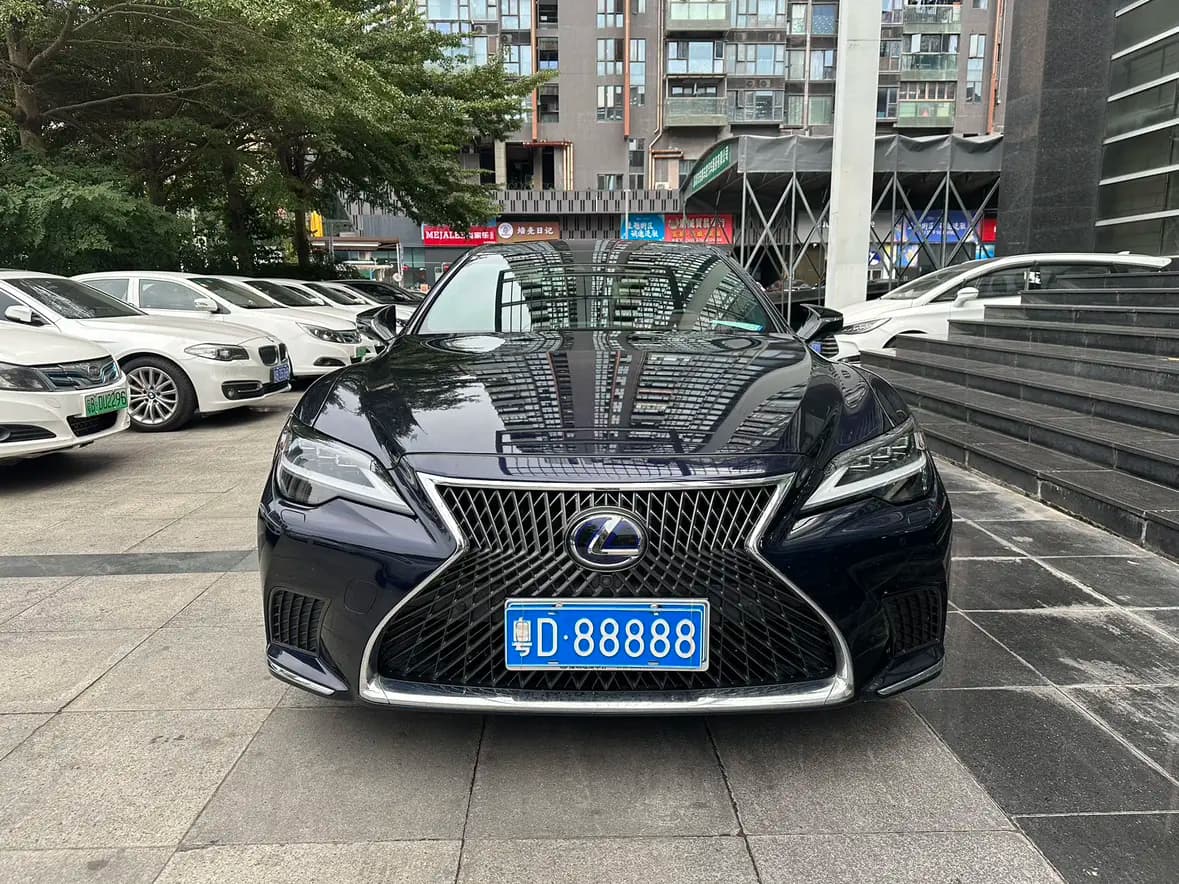 Lexus LS 2022 г. 20056 км. — фото 2