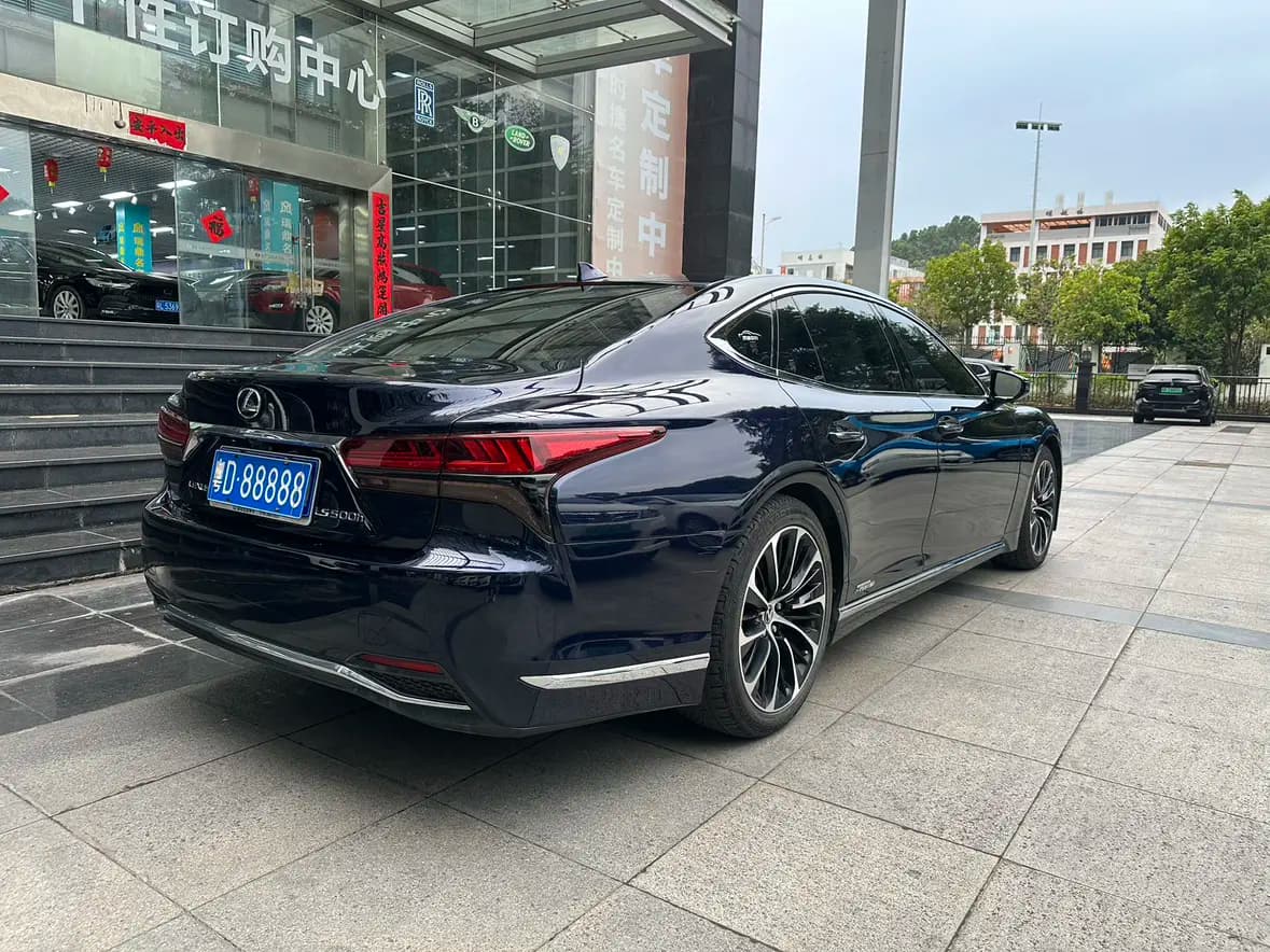 Lexus LS 2022 г. 20056 км. — фото 6