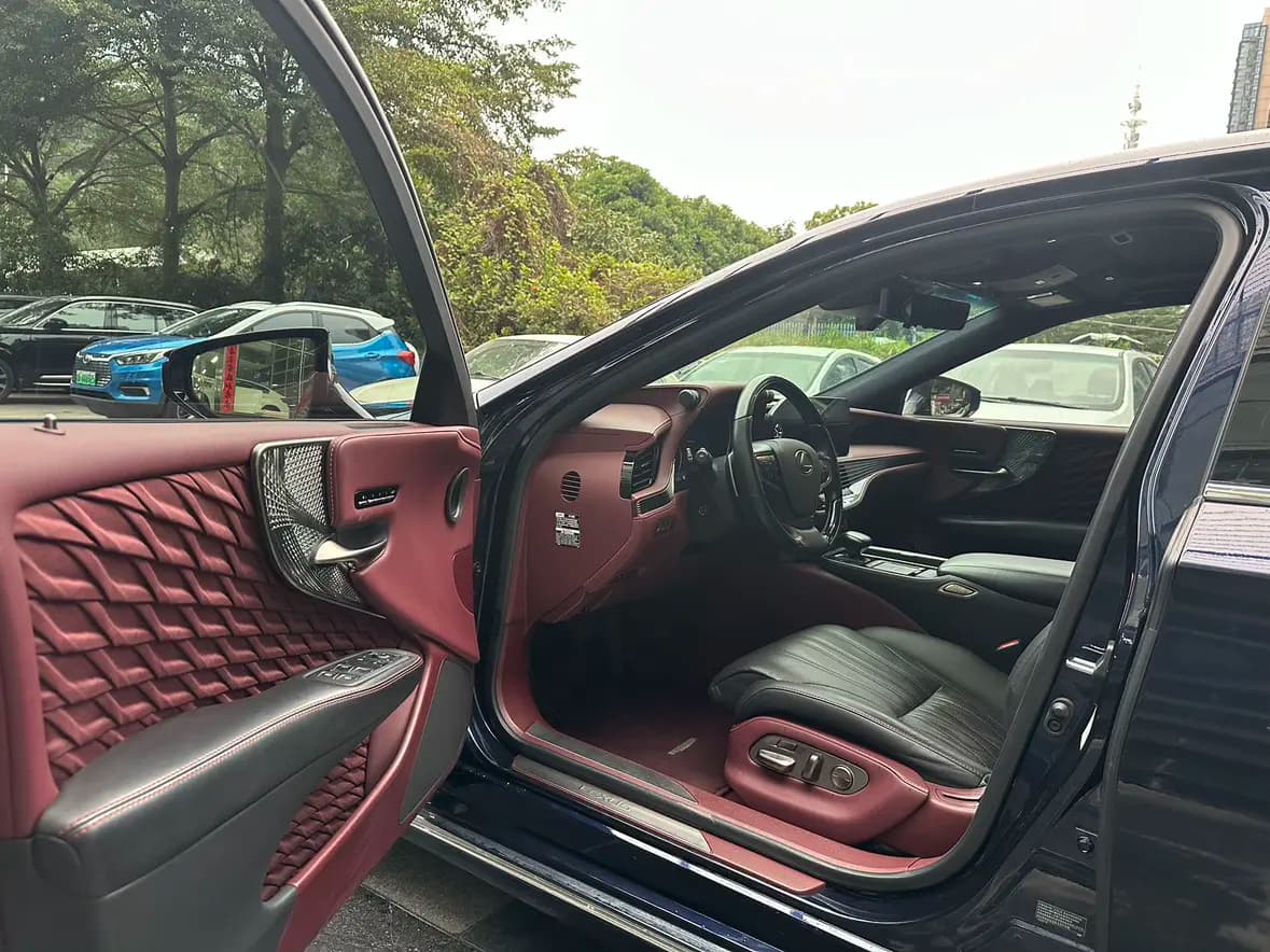 Lexus LS 2022 г. 20056 км. — фото 8