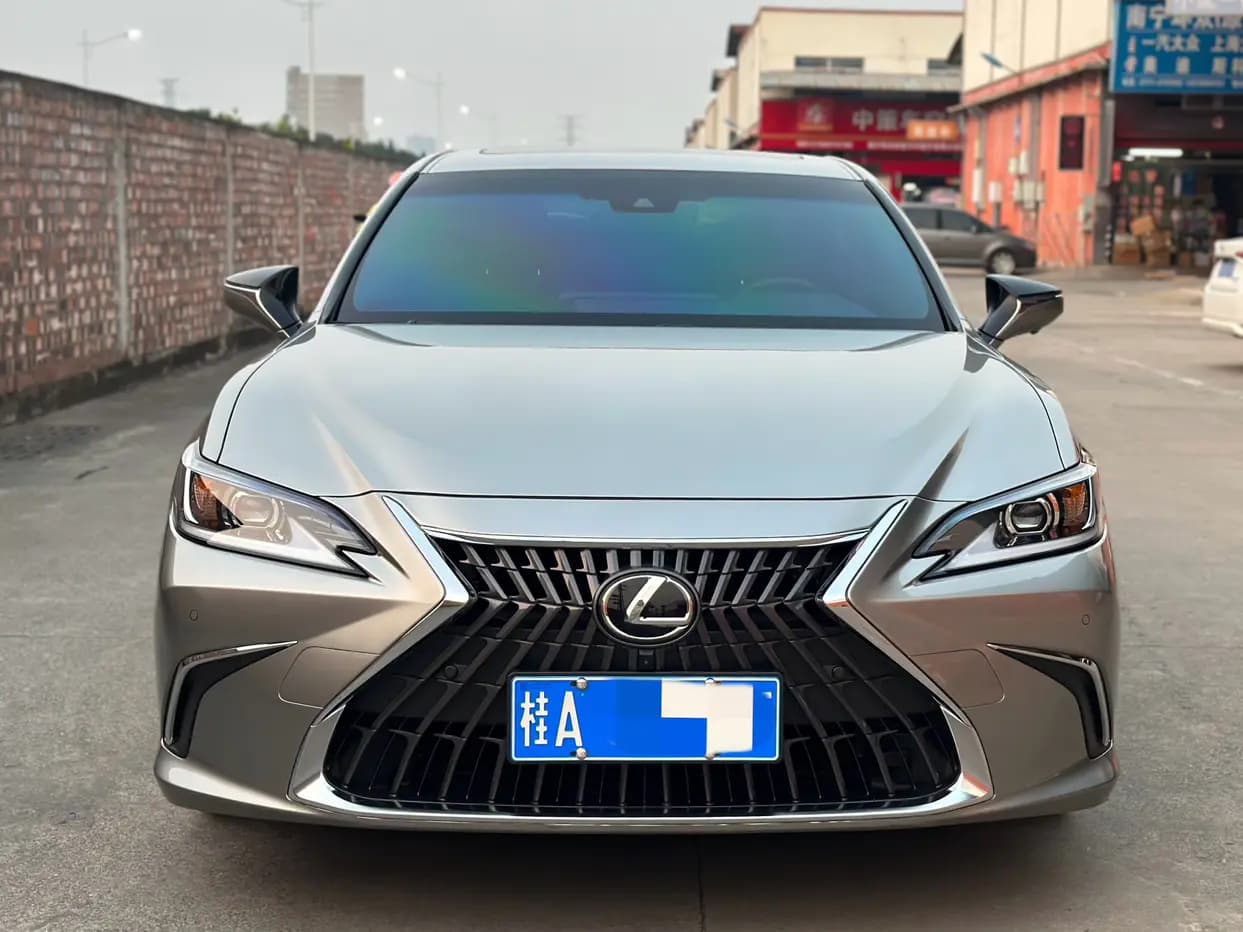 Lexus ES 2024 г. 26000 км. — фото 2