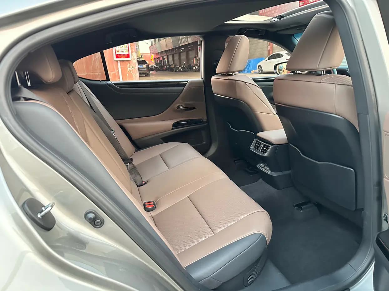 Lexus ES 2024 г. 26000 км. — фото 19
