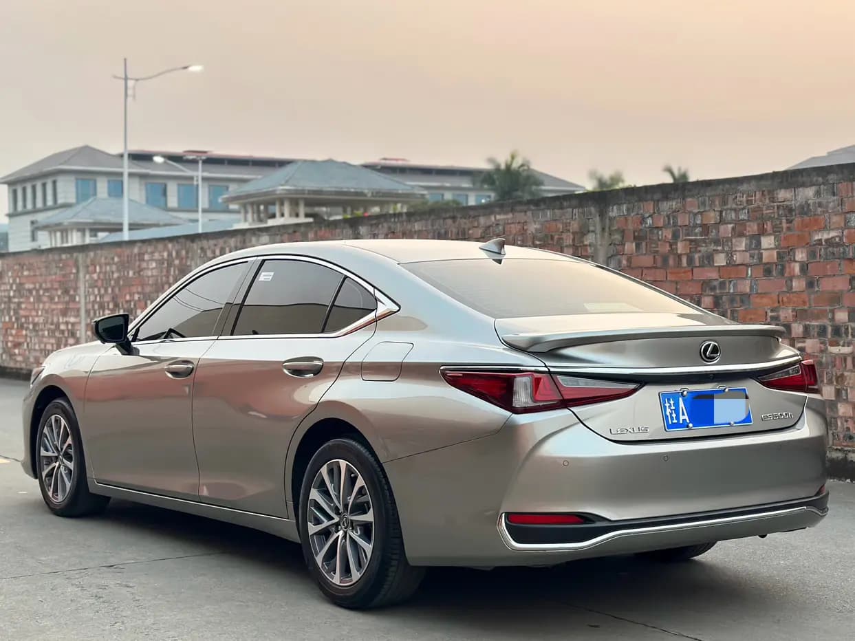 Lexus ES 2024 г. 26000 км. — фото 4