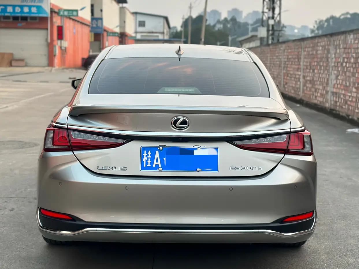 Lexus ES 2024 г. 26000 км. — фото 5
