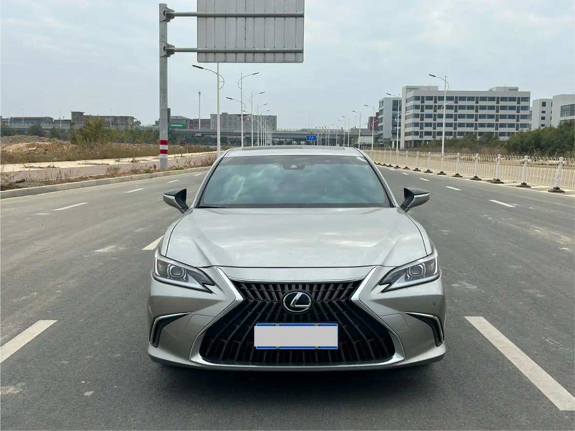 Lexus ES 2024 г. 30000 км. — фото 2