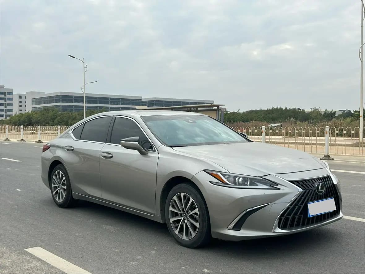 Lexus ES 2024 г. 30000 км. — фото 3