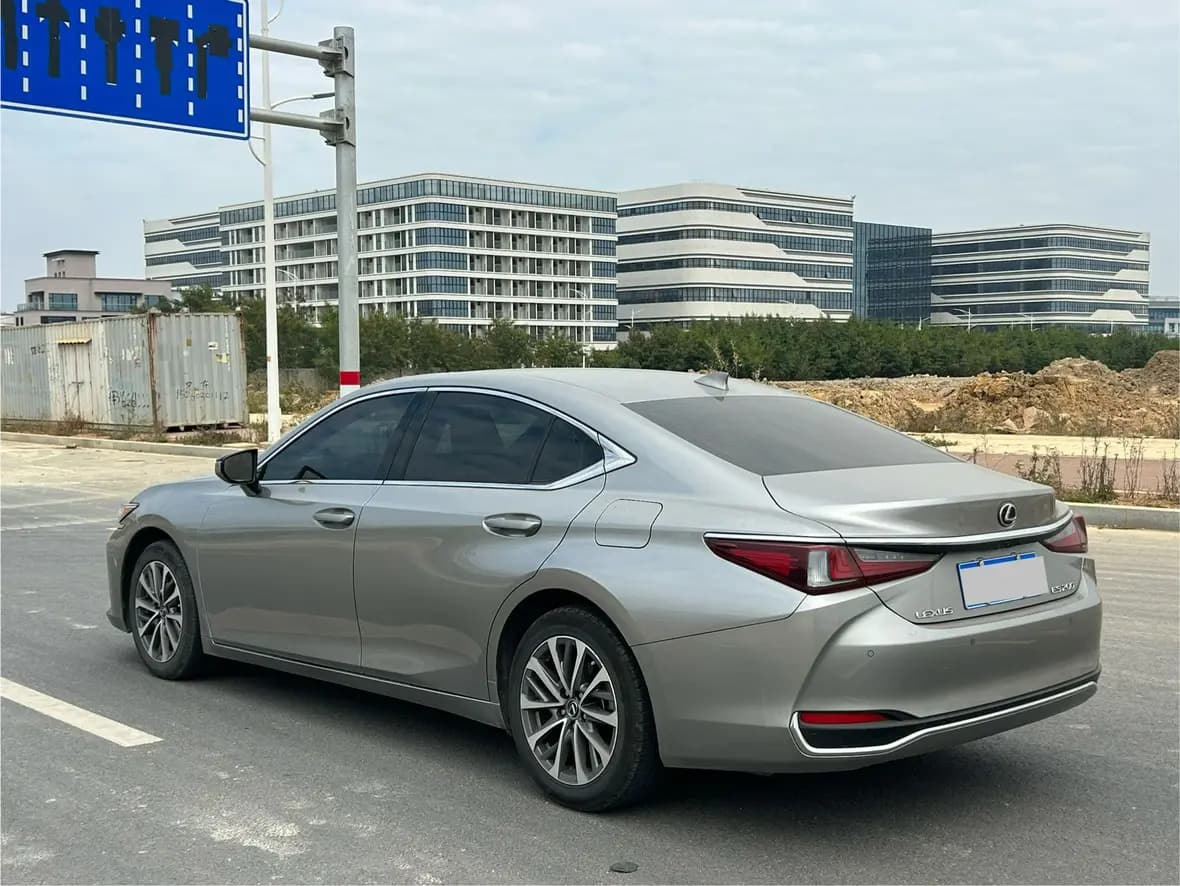 Lexus ES 2024 г. 30000 км. — фото 4