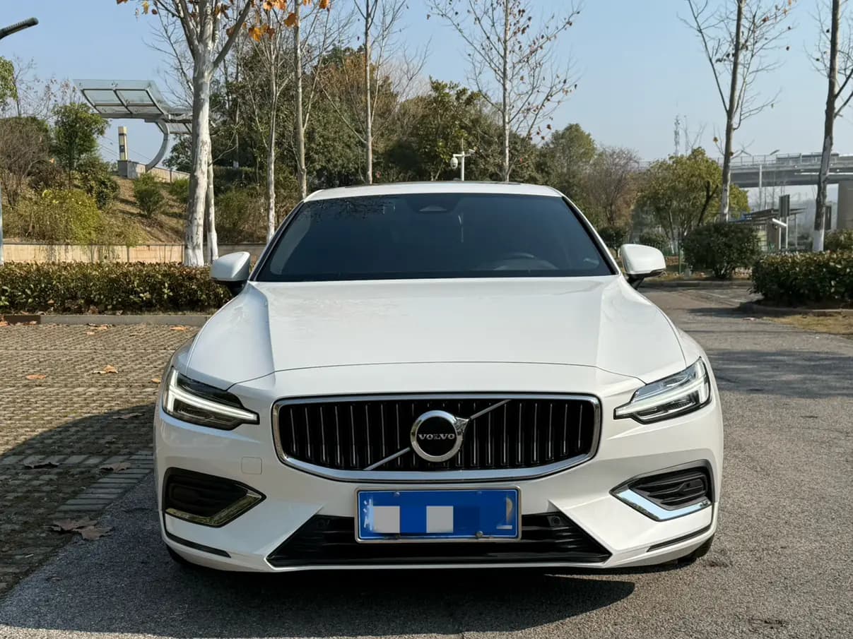 Volvo S60 2025 г. 17116 км. — фото 2