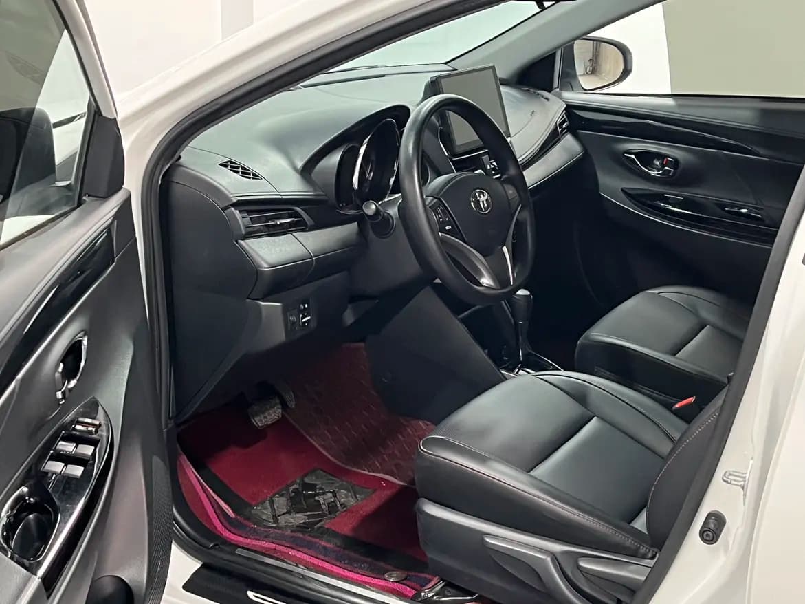 Toyota Yaris L 2022 г. 40018 км. — фото 12