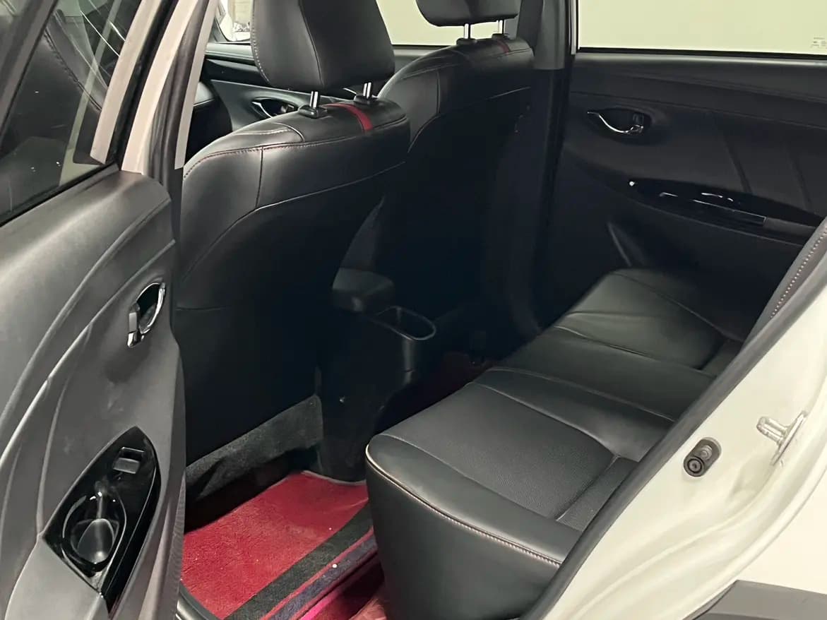 Toyota Yaris L 2022 г. 40018 км. — фото 13