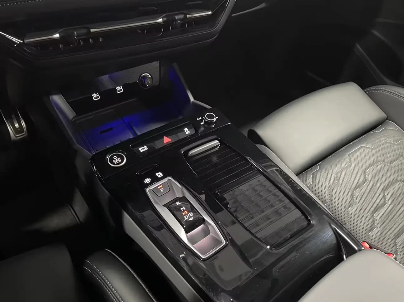 Audi Q6L e-tron 2025 г. 4252 км. — фото 14
