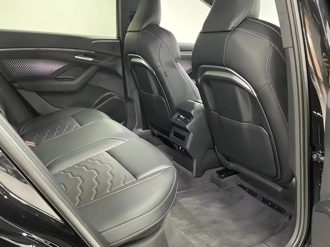 Audi Q6L e-tron 2025 г. 4252 км. — фото 8