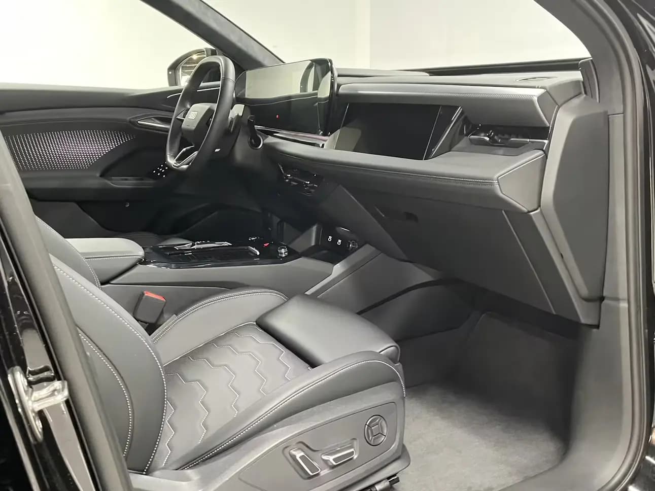 Audi Q6L e-tron 2025 г. 4252 км. — фото 9