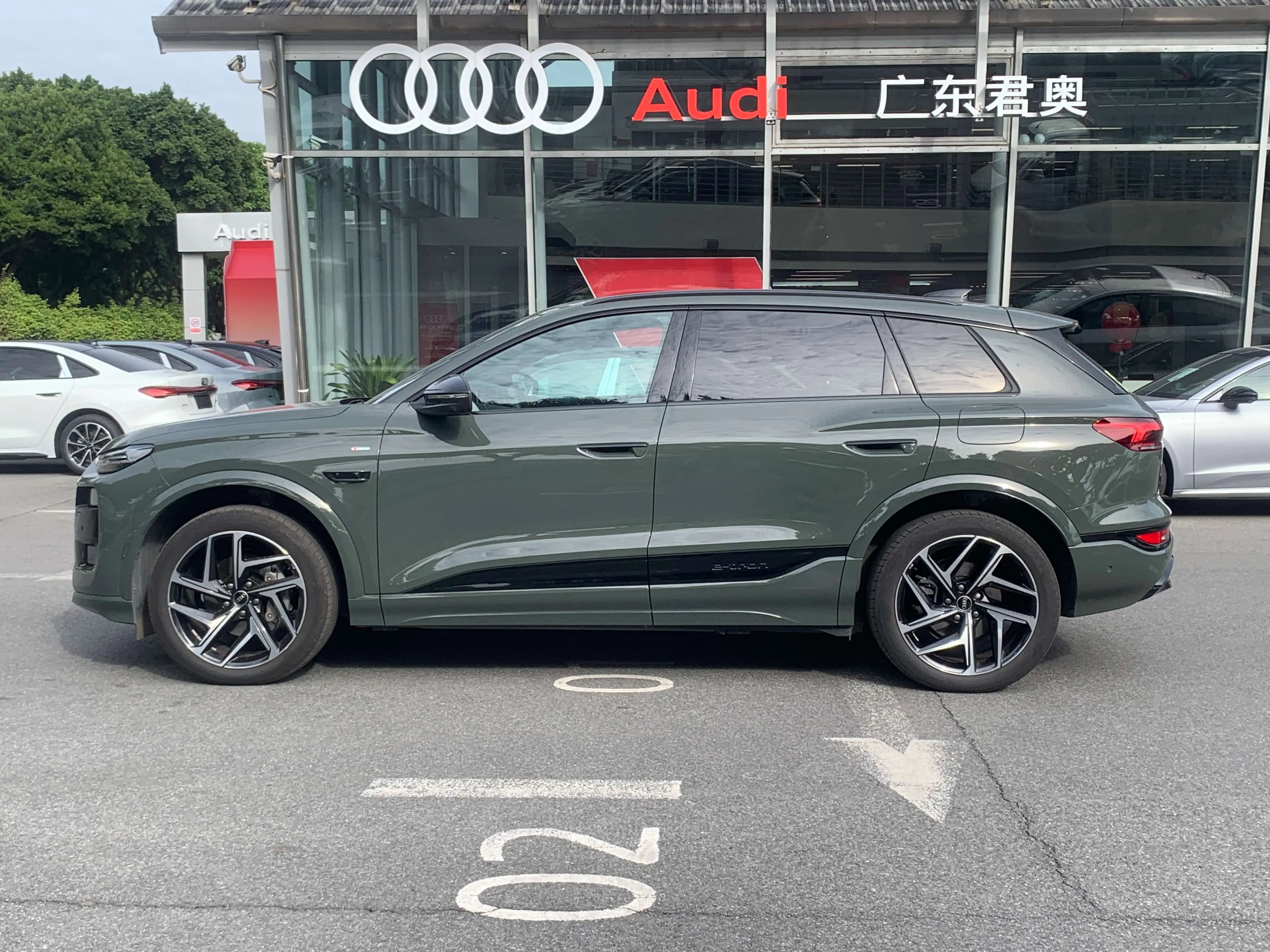 Audi Q6L e-tron 2025 г. 3653 км. — фото 3