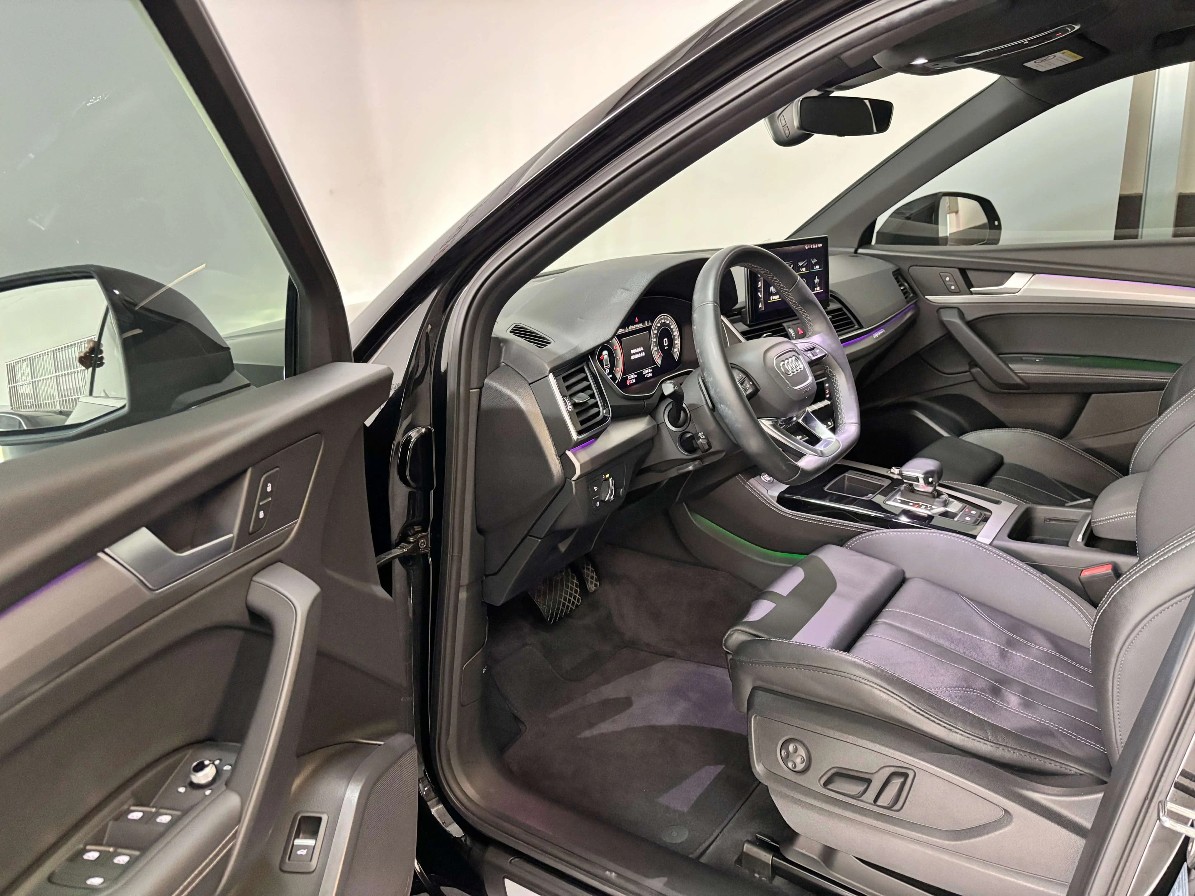 Audi Q5L Sportback 2021 г. 52848 км. — фото 12