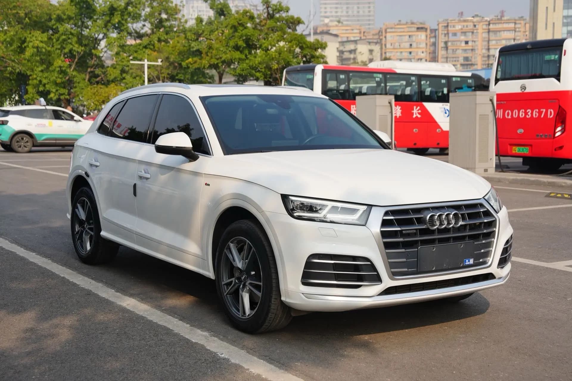 Audi Q5L 2021 г. 56060 км. — фото 3
