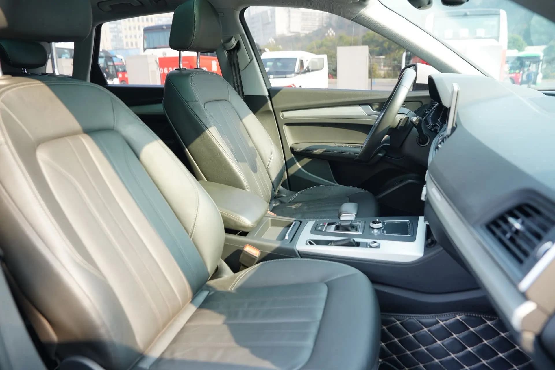 Audi Q5L 2021 г. 56060 км. — фото 8