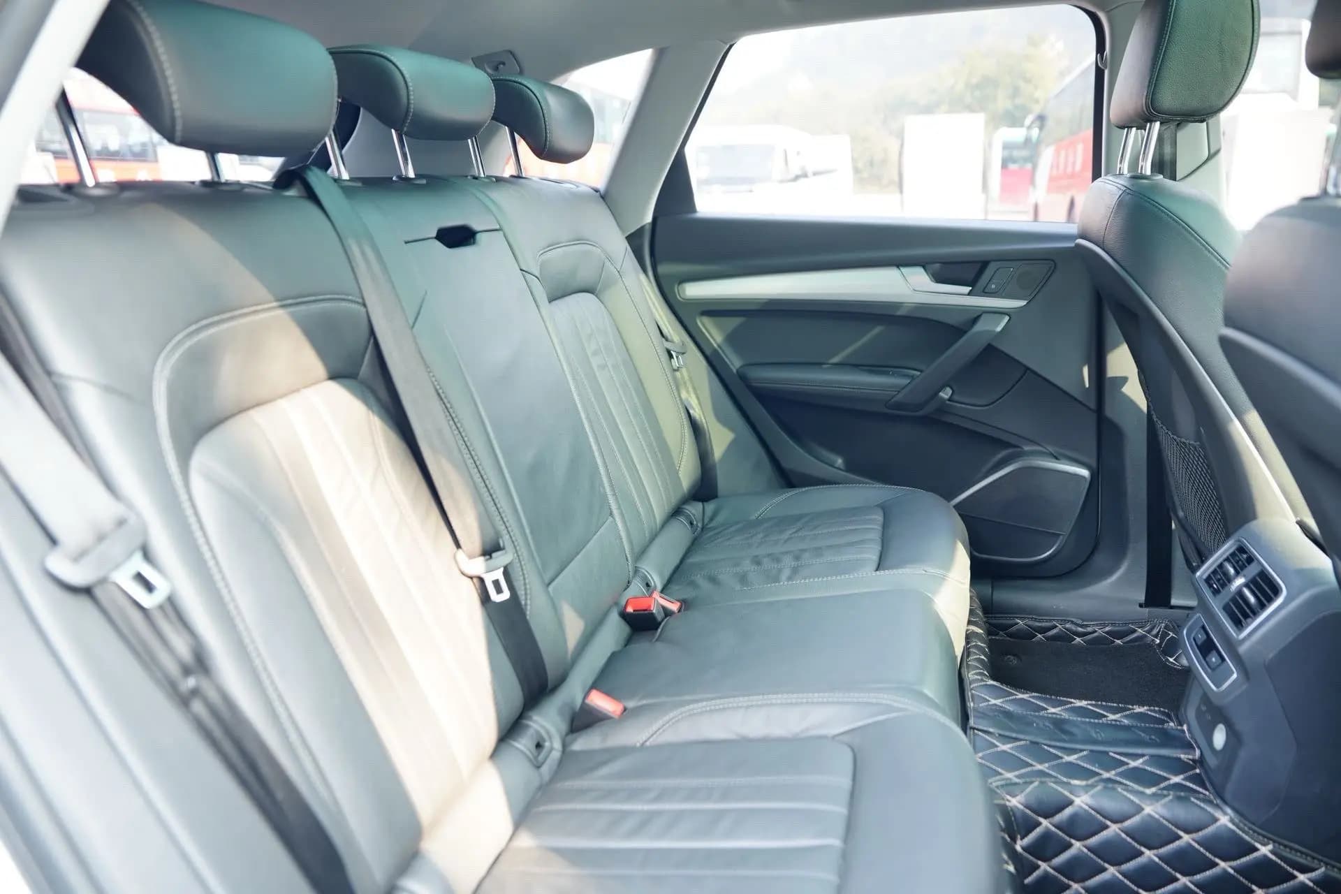 Audi Q5L 2021 г. 56060 км. — фото 9