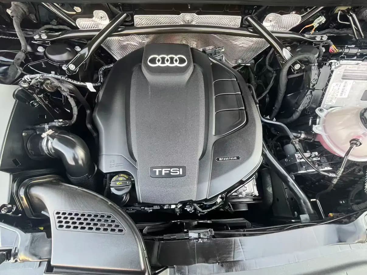 Audi Q5L 2023 г. 26068 км. — фото 12