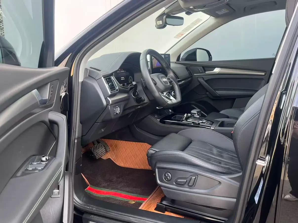 Audi Q5L 2023 г. 26068 км. — фото 17