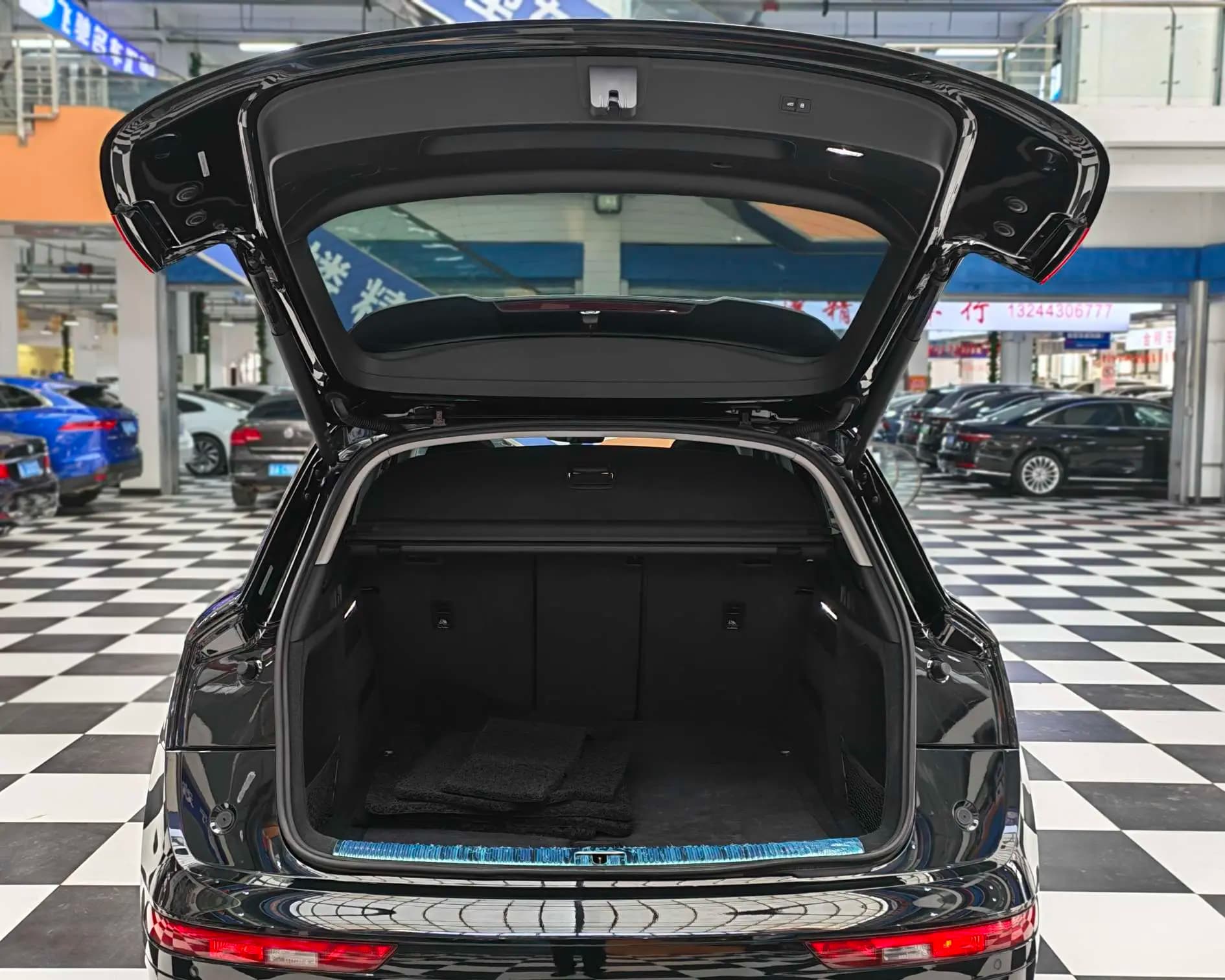 Audi Q5L 2021 г. 60087 км. — фото 12