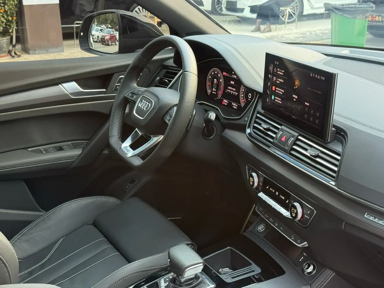 Audi Q5L 2024 г. 17147 км. — фото 14