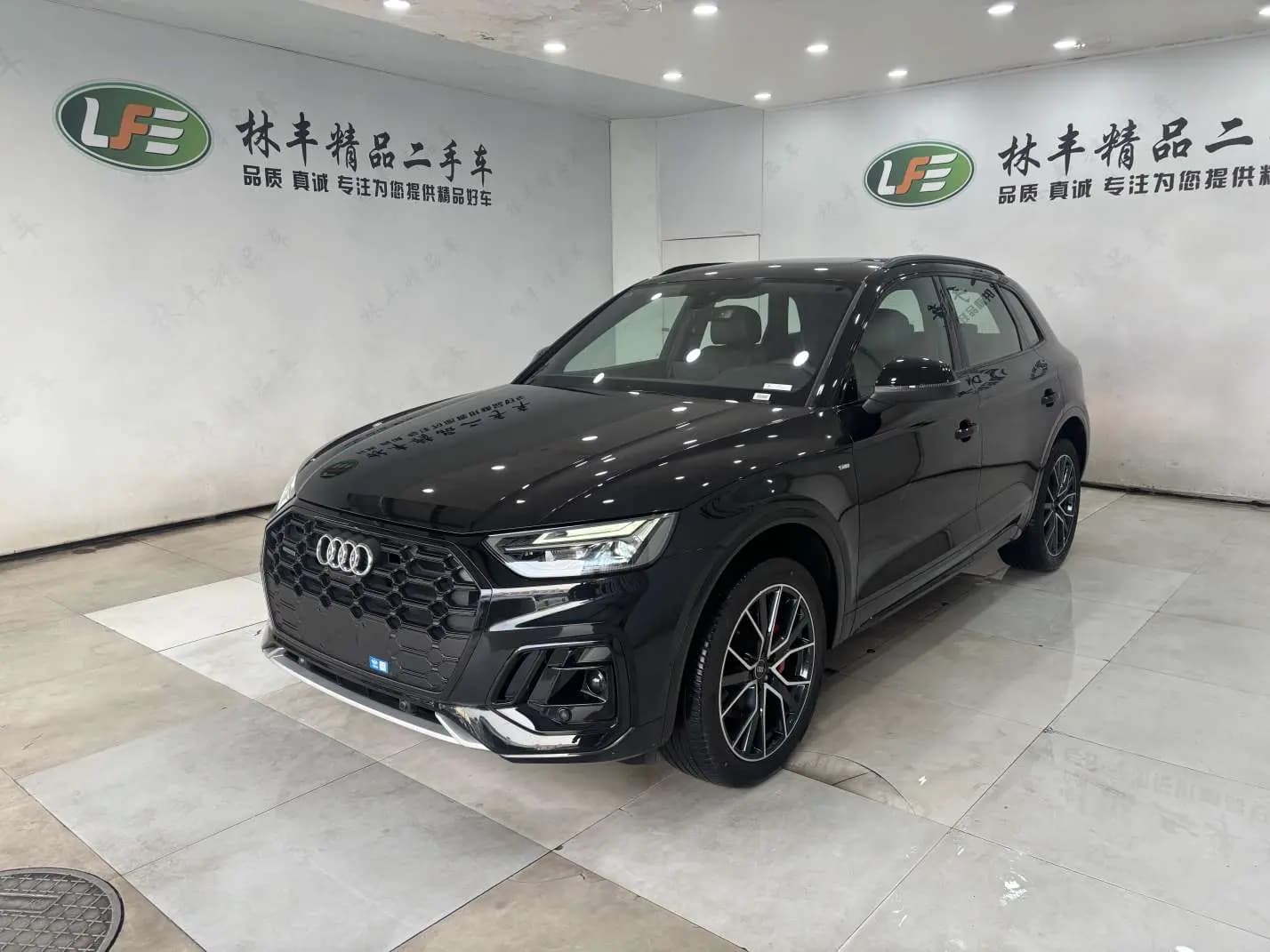 Audi Q5L 2025 г. 1119 км.