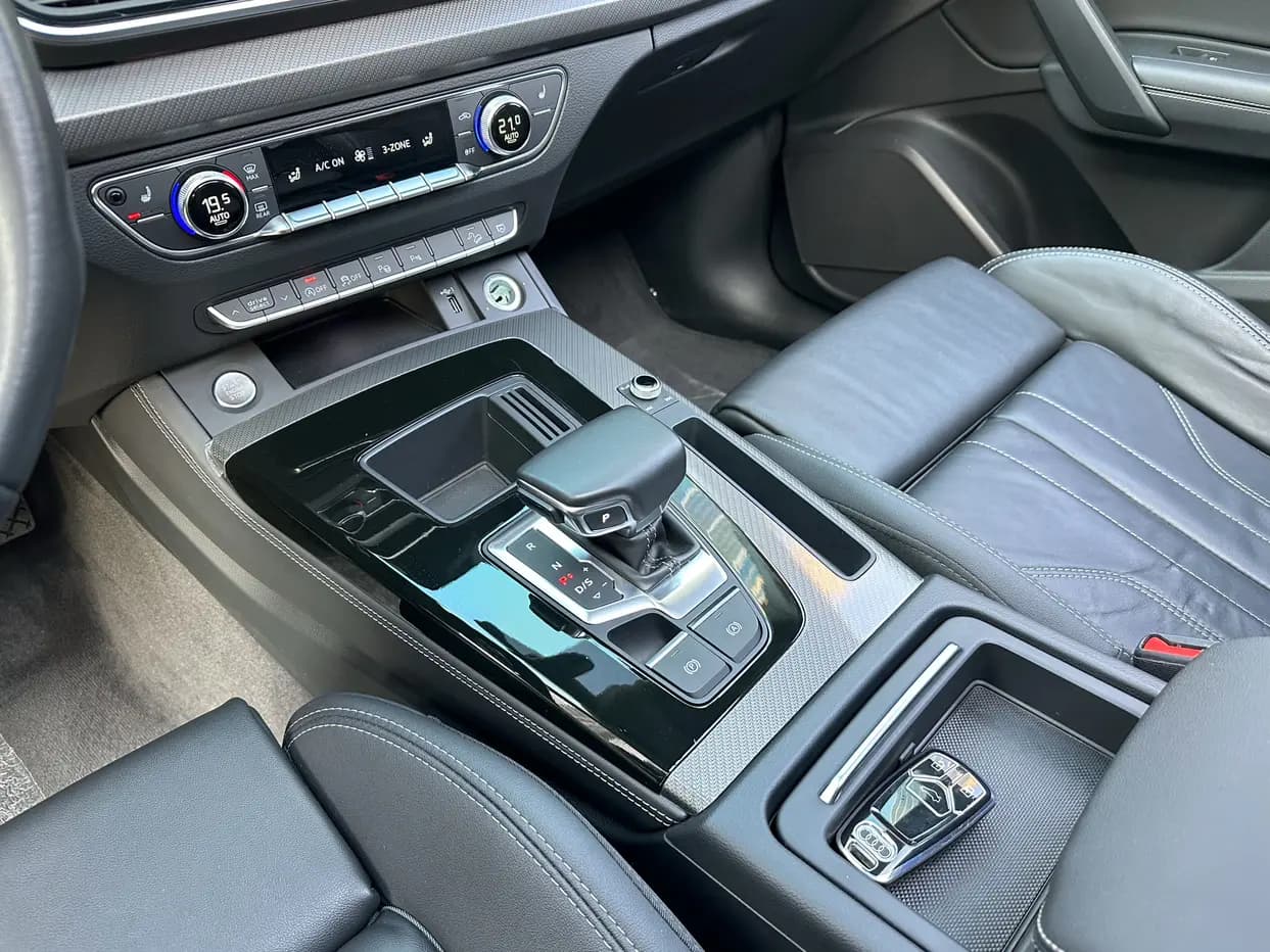 Audi Q5L 2022 г. 94017 км. — фото 19