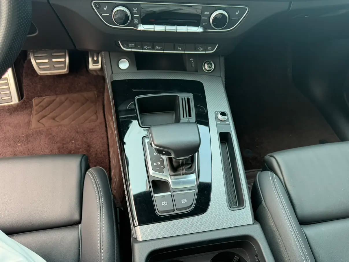 Audi Q5L 2023 г. 34920 км. — фото 13