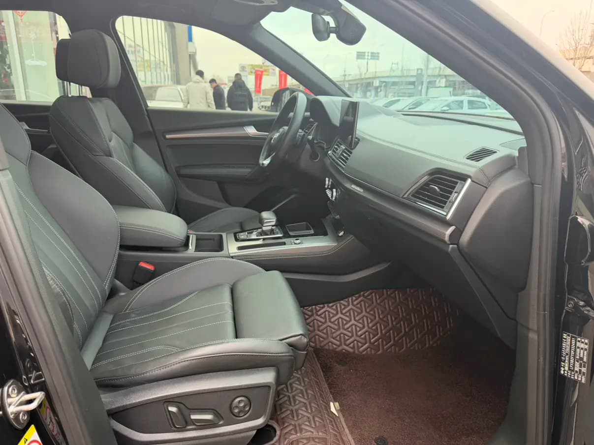 Audi Q5L 2023 г. 34920 км. — фото 7