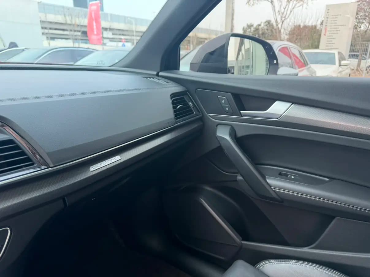 Audi Q5L 2023 г. 34920 км. — фото 8