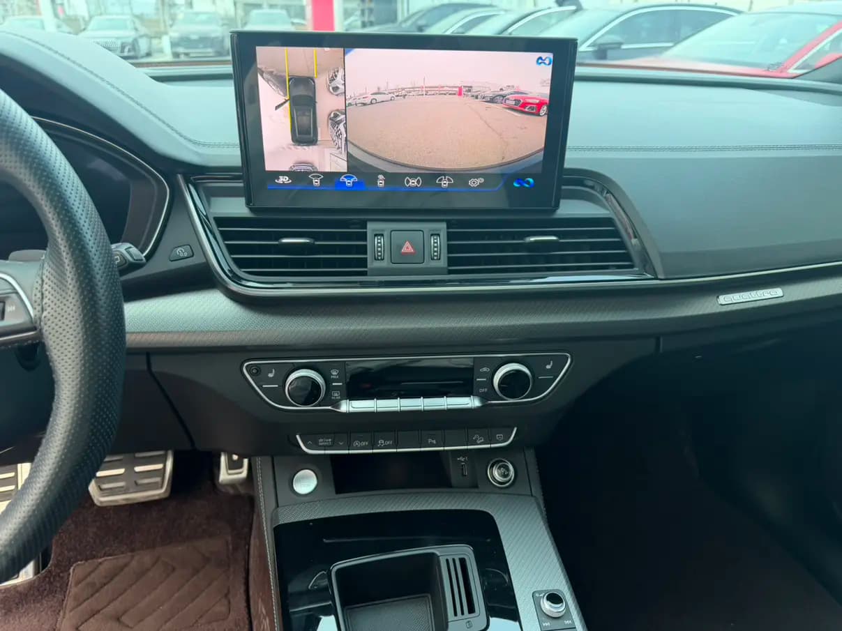 Audi Q5L 2023 г. 34920 км. — фото 10