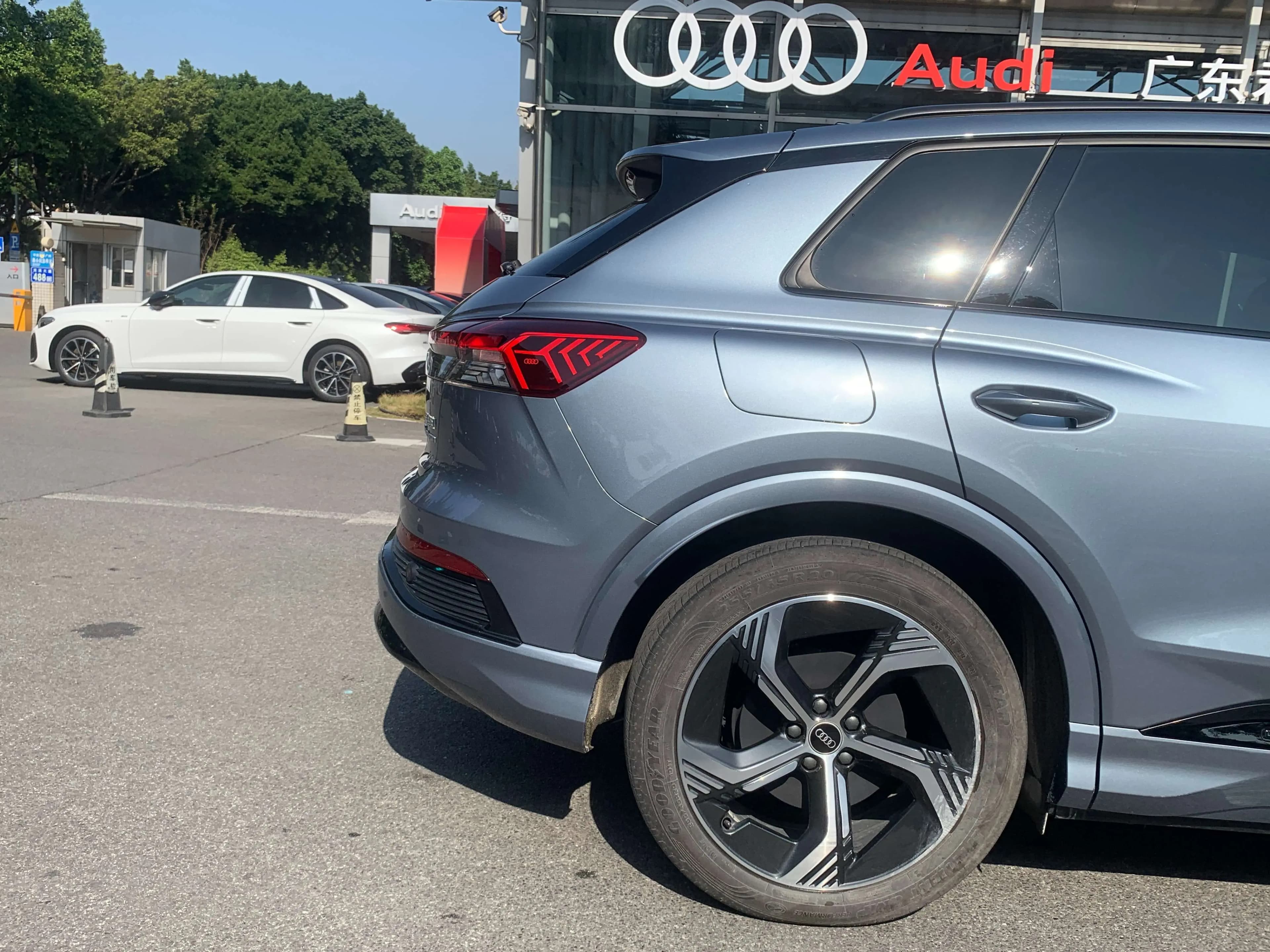 Audi Q4 e-tron 2024 г. 18666 км. — фото 13