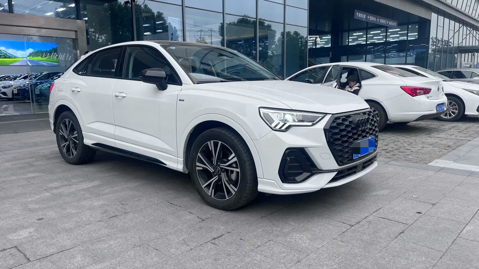 Audi Q3 Sportback 2023 г. 22002 км. — фото 3