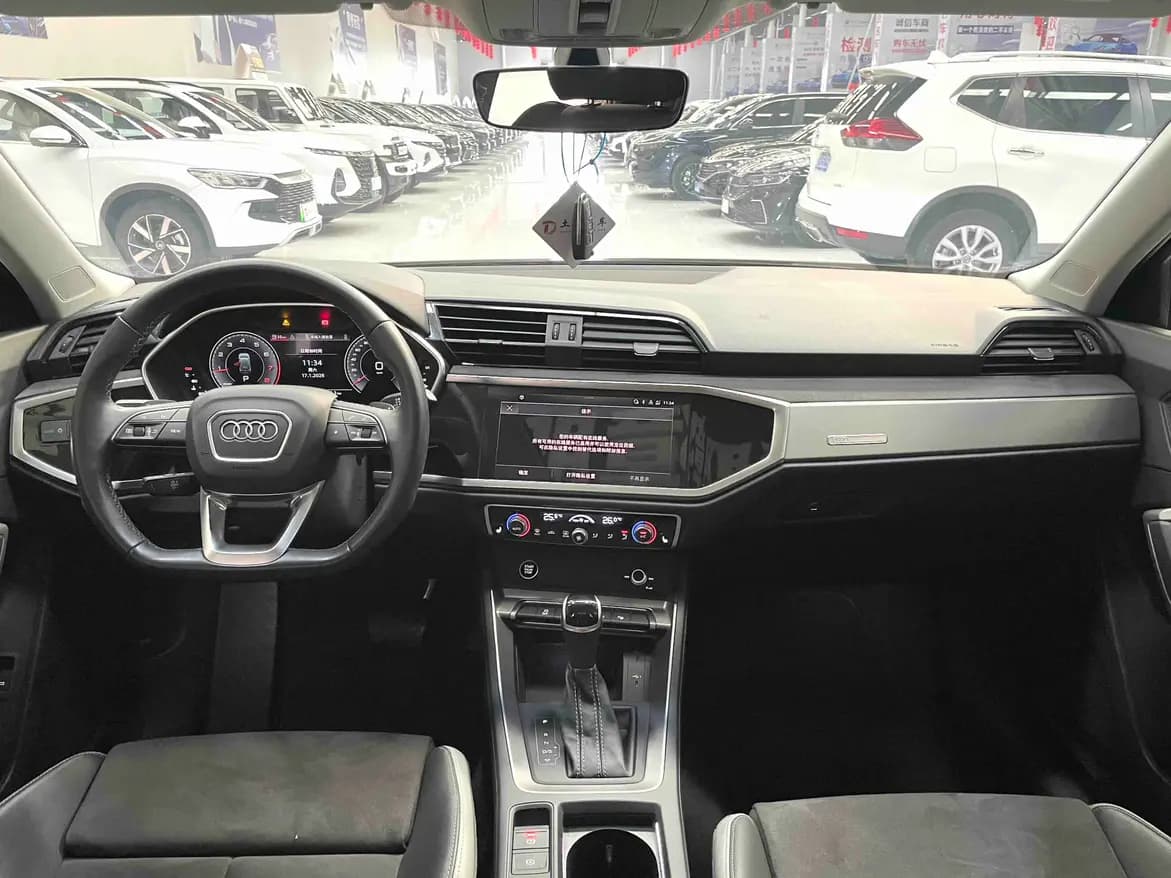Audi Q3 2022 г. 28600 км. — фото 11